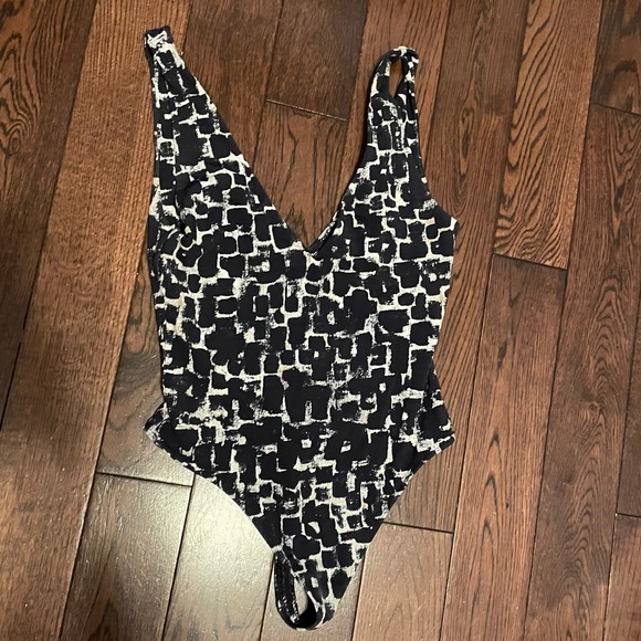 Babaton (Aritzia) Bodysuit - Picture 1 of 4